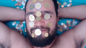 Thiago Maroca e sua coleção de moedas